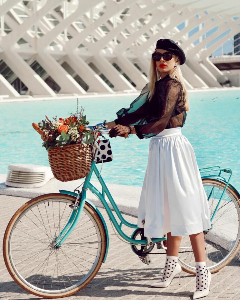 Lee más sobre el artículo Look parisino inspirado de la serie Emily in Paris